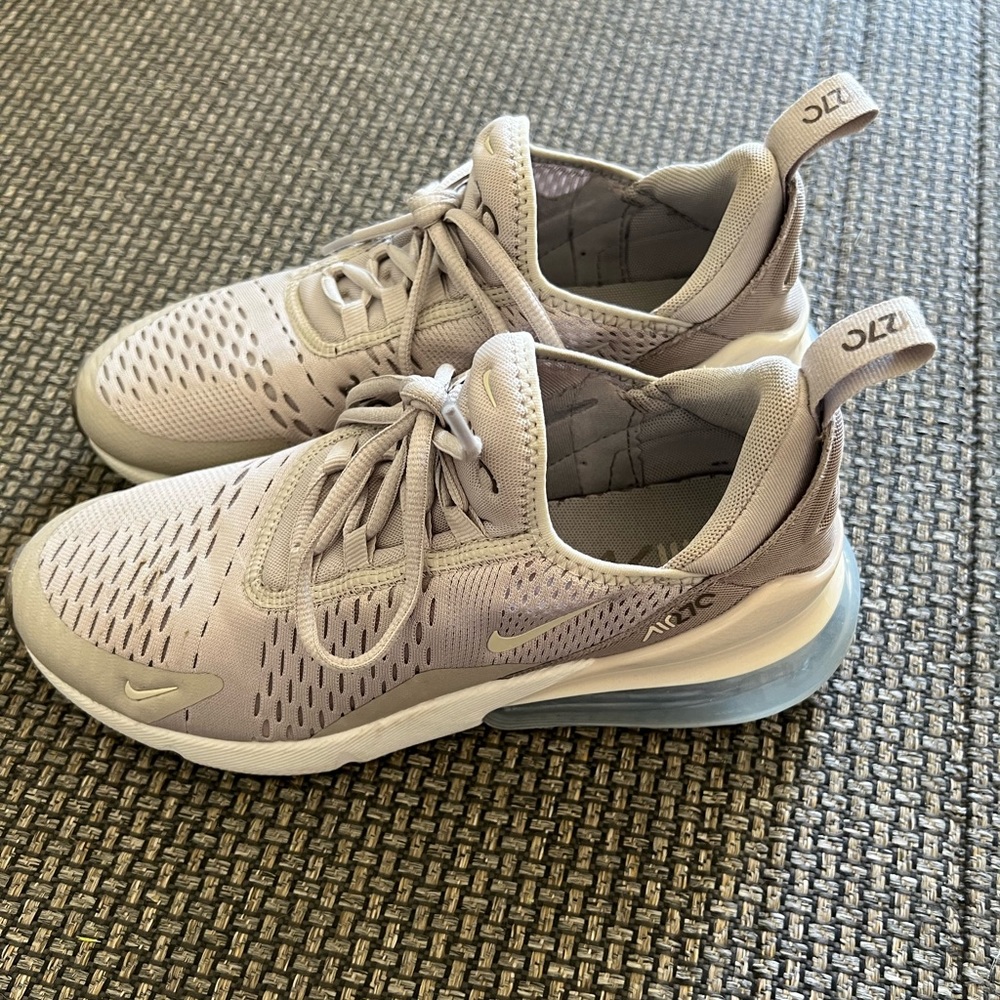 Nike Air Max. Worn 2x. Size 8.